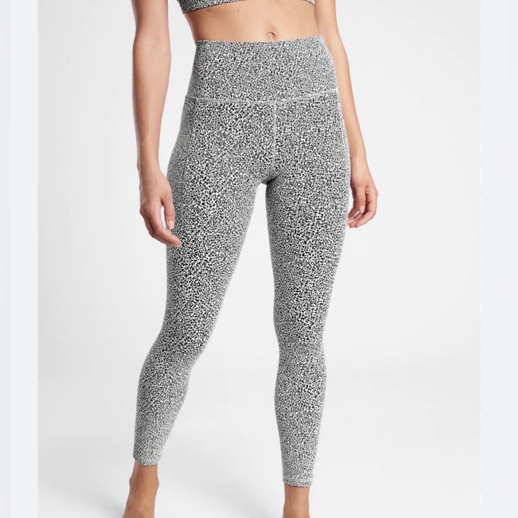 Athleta Salutation Stash Pocket 7/8 Textured Tight